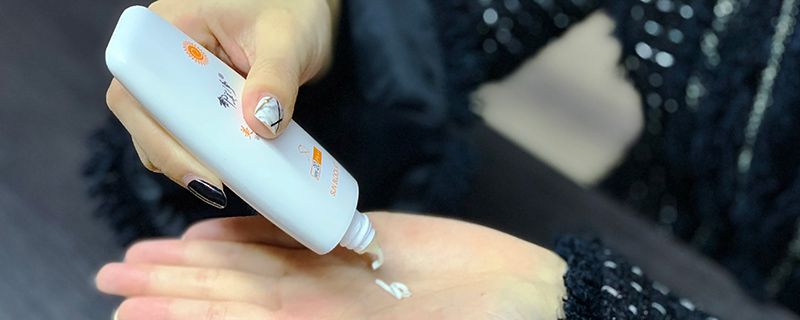 夏季怎么避免皮膚變黑 給皮膚時刻進行密集保護