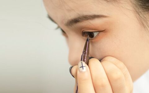 單眼皮怎么畫眼影顯眼睛大