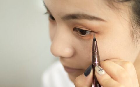 腫眼泡怎么緩解眼妝問(wèn)題 使眼睛看上去更神
