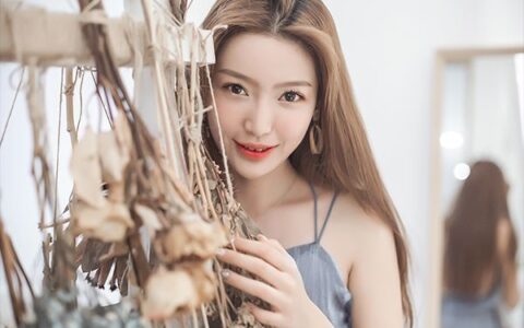 泡沫染發(fā)會爆頂嗎 發(fā)根的位置要最后涂抹