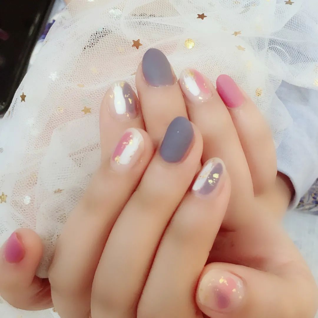 原來亂涂亂畫的美甲也能這么好看！這里有你喜歡的嗎？