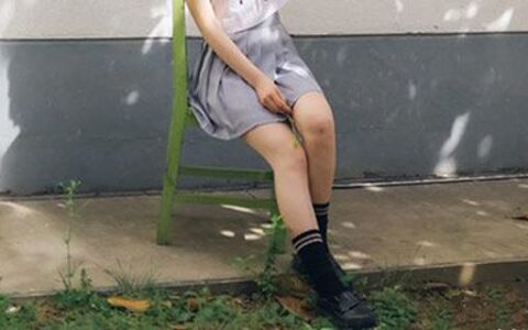 中筒襪怎么搭配好看 鞋子的選擇和襪子的長(zhǎng)度很重要