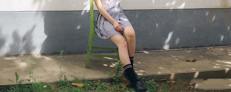 中筒襪怎么搭配好看 鞋子的選擇和襪子的長(zhǎng)度很重要