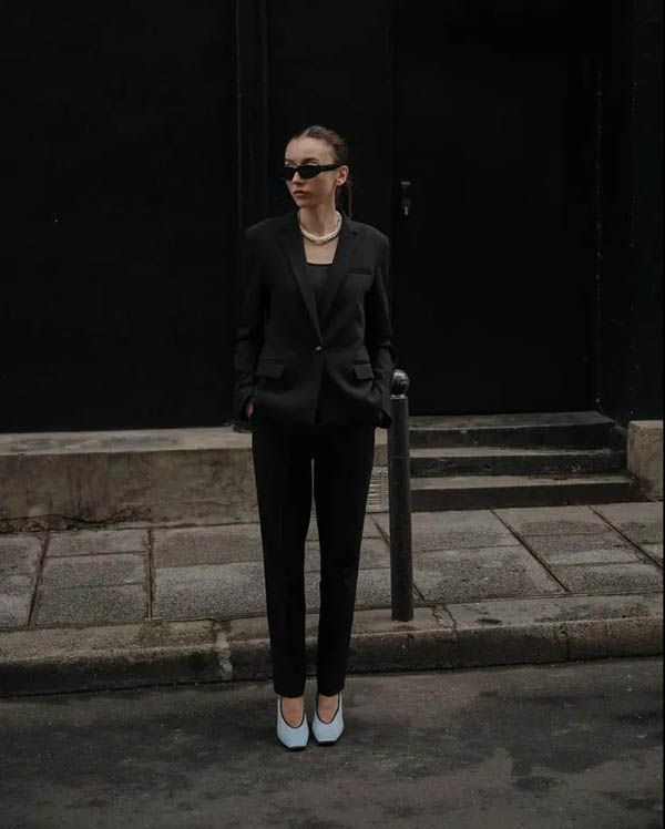 西裝褲配什么上衣比較好 簡(jiǎn)單的西裝褲也能穿出風(fēng)情