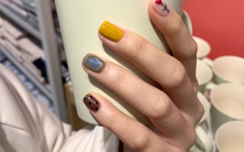 現在很多人不做美甲了！都戴上孟美岐同款金屬指甲，摘戴超方便