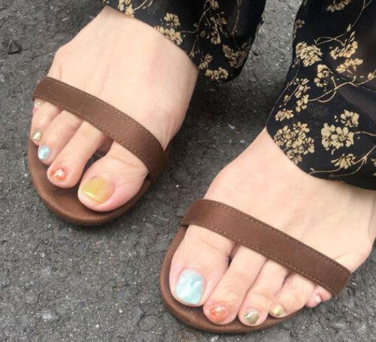  初秋美甲要來這些色 可鹽可甜清新顯白誰不想擁有？