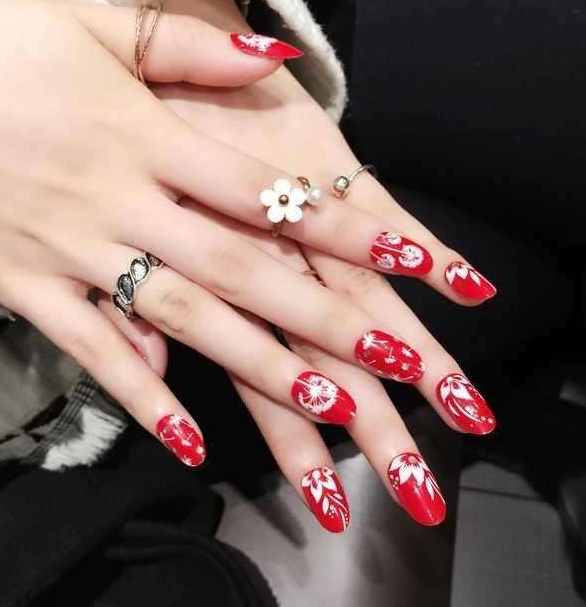  自己買的美甲怎么貼 在家美甲貼怎么卸