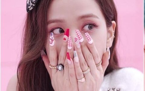 小熊軟糖、美式貼紙風(fēng)超可愛！BLACKPINK、賽琳娜新歌〈Ice Cream〉MV美甲樣式公開，每一款都超萌