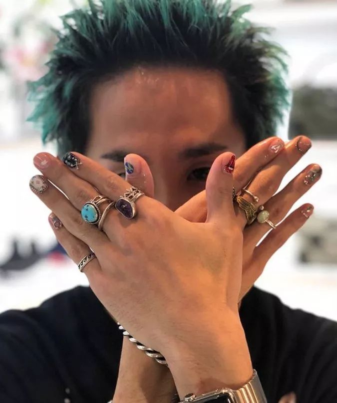 比紋身更上癮的是美甲？男Rapper執(zhí)迷的美甲癖太帥了！插圖(2)