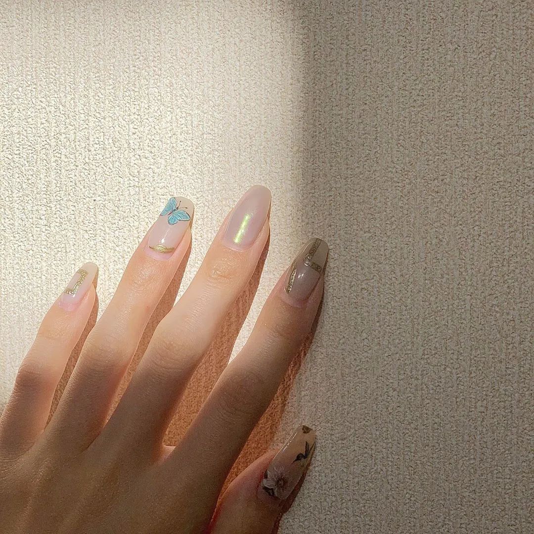 極光色美甲怎么搭才好看？