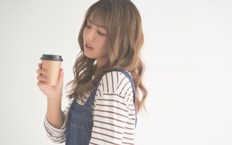 一個(gè)女人越顯擺什么，她的內(nèi)心越缺什么