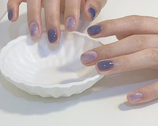  皮膚黃的女生涂什么顏色的美甲好看？這幾款美甲巨顯白又時髦