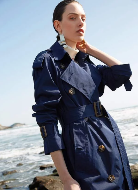  女生風(fēng)衣穿什么打底？風(fēng)衣該如何選擇？
