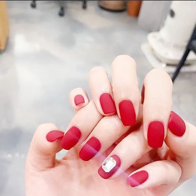 暖暖的高級磨砂美甲應該是秋冬必做美甲之一