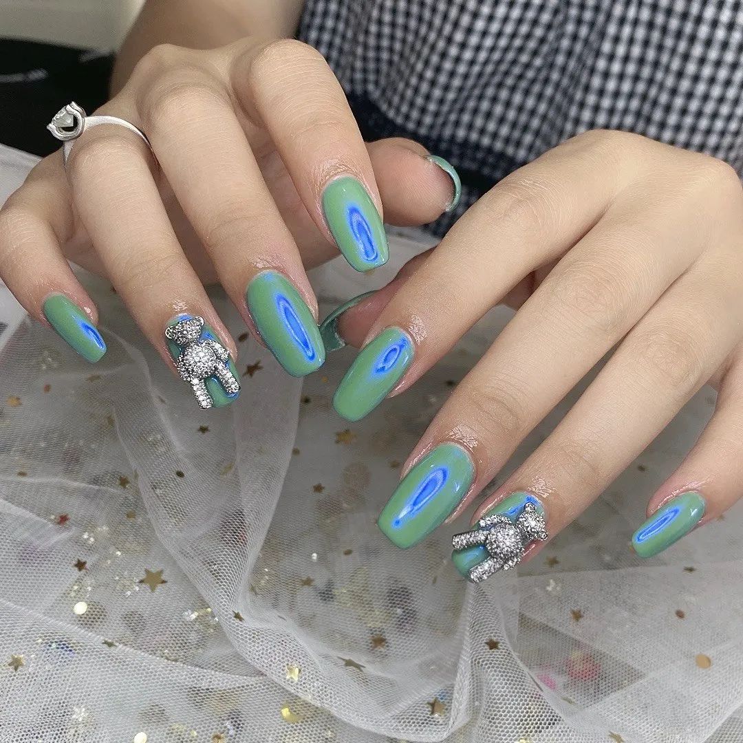 極光色美甲怎么搭才好看？
