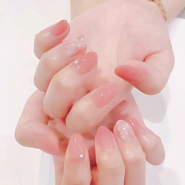 秋天做半透果凍色美甲，低調(diào)又溫柔