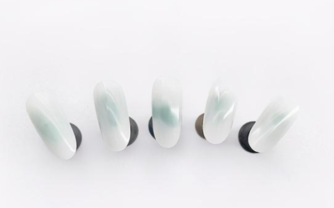 藍(lán)色小雛菊美甲怎么畫好看？磨砂封層更有質(zhì)感！