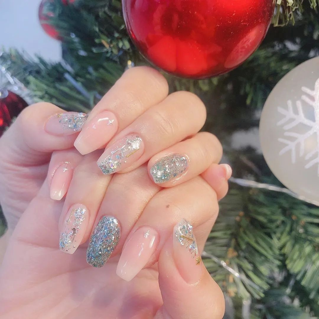 你們喜歡的2020年圣誕主題美甲，最適合圣誕節(jié)的blingbling美甲！