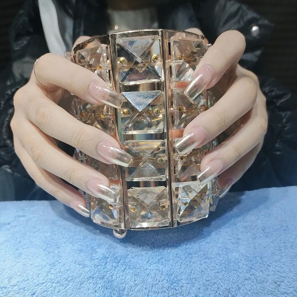 膚色黑黃？就做這些過年美甲！