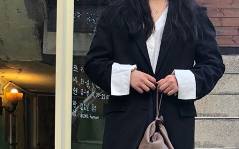 厚外套+闊腿褲，冬天這樣穿保暖又洋氣