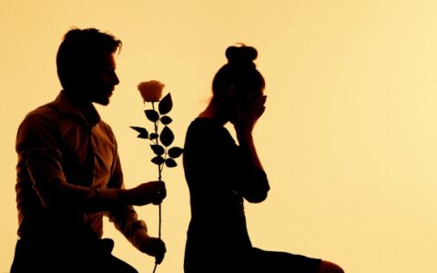 一個(gè)男人不喜歡女人是什么原因，女人有這幾種表現(xiàn)會(huì)讓男人愛(ài)不起來(lái)