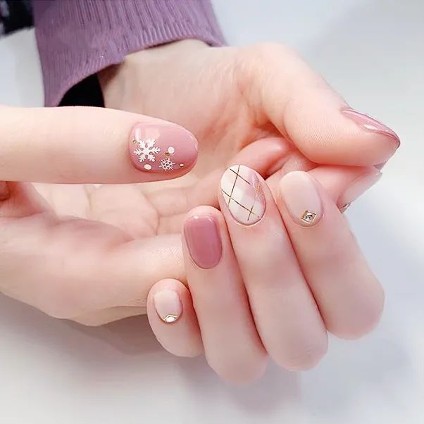 冬季做款雪花美甲，超應(yīng)景~