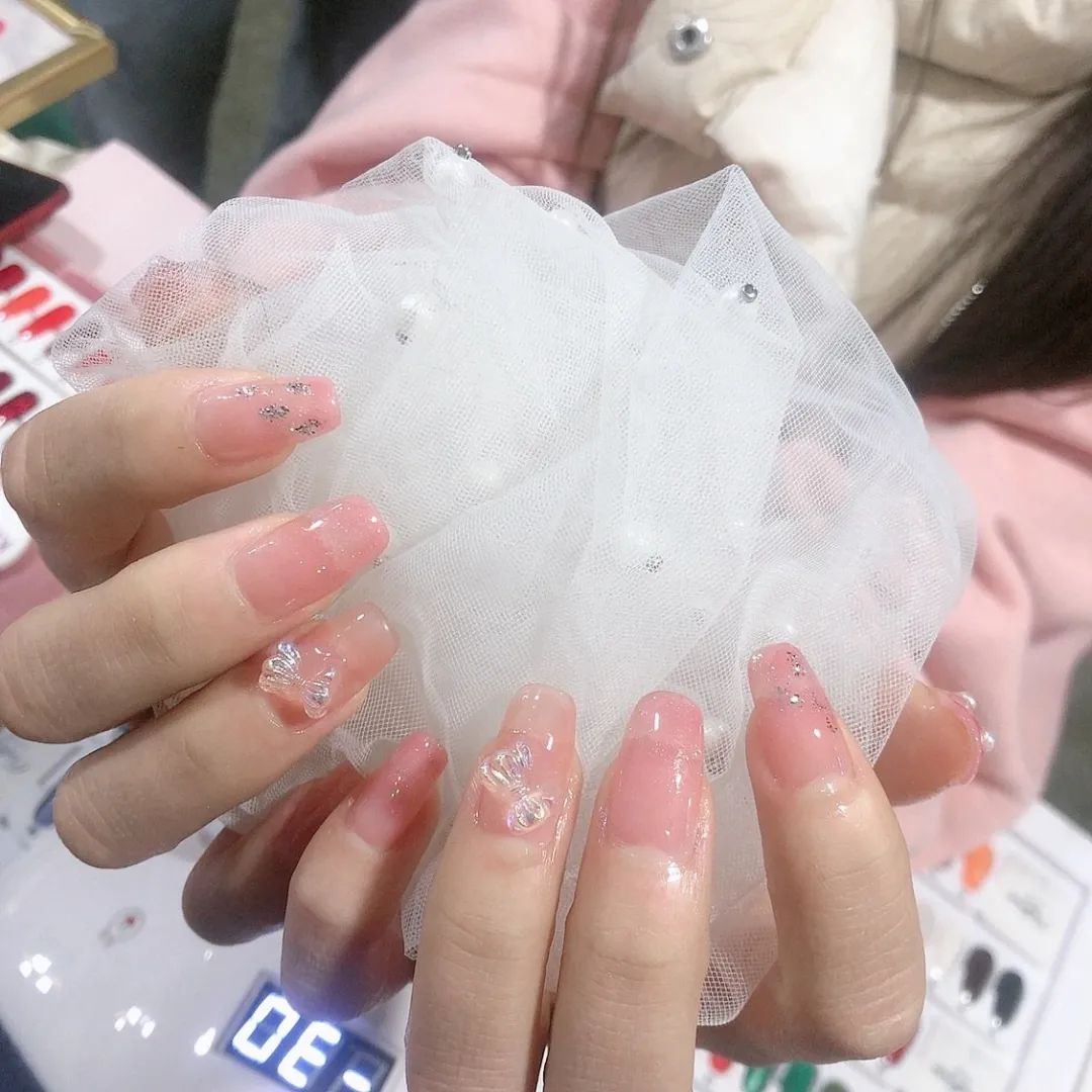 今年（2021年）最流行的甜酷風(fēng)美甲！好洋氣?。?/></figure>
                                                        <div   id=