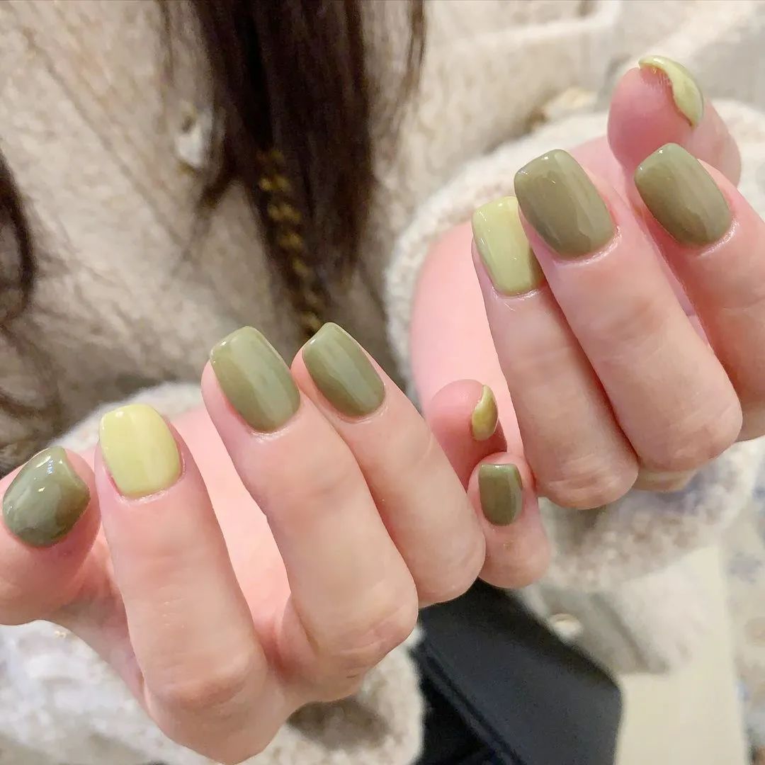這個(gè)季節(jié)，最適合做哪些純色美甲呢？一起來瞧瞧