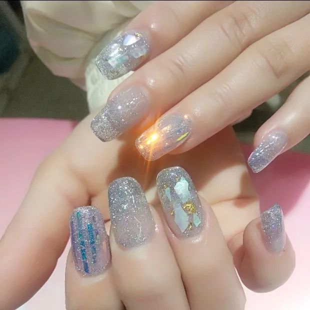 2021過年最適合做這些BlingBling美甲！