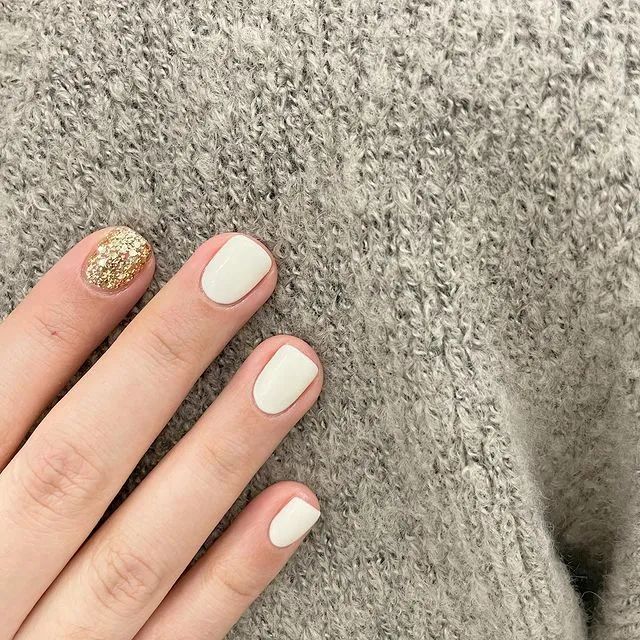 這個(gè)季節(jié)，最適合做哪些純色美甲呢？一起來瞧瞧