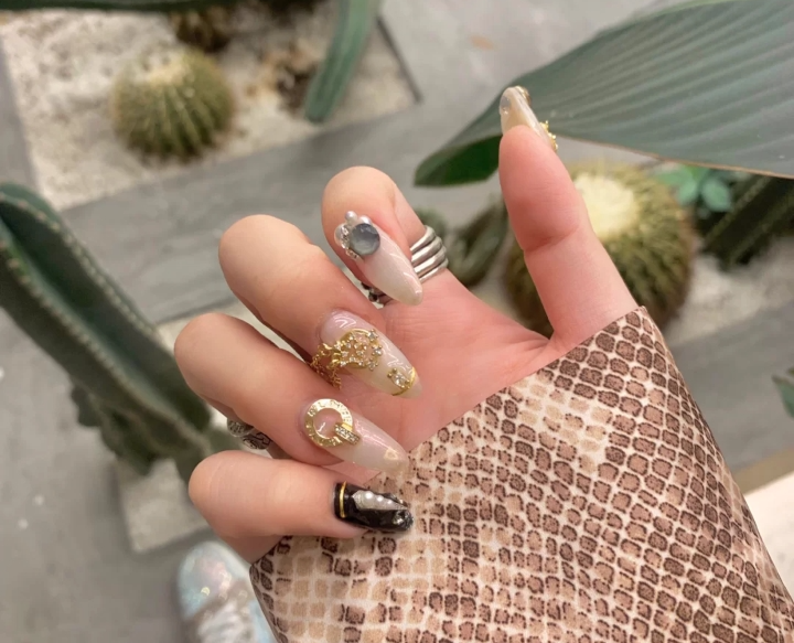 輕奢日式美甲，精致仙女必做的美甲款式