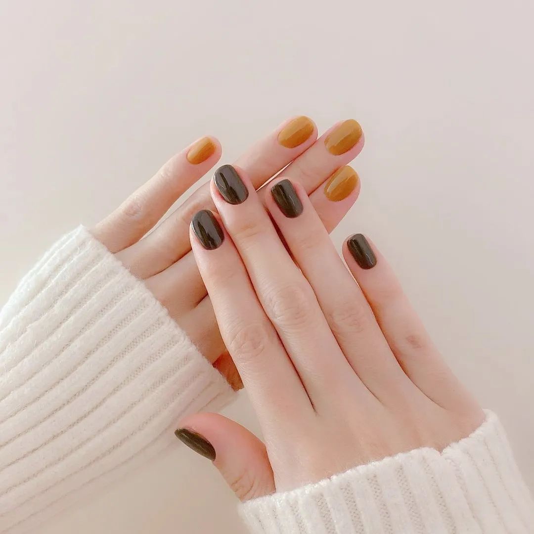 這個(gè)季節(jié)，最適合做哪些純色美甲呢？一起來瞧瞧