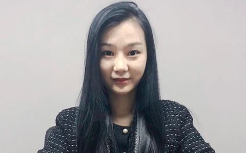 黃奕再現(xiàn)李玉湖嫁衣扮相 皮膚狀態(tài)和20年前沒差別