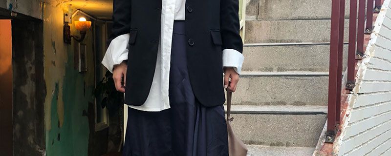 黑色碎花裙適合什么人穿 注意細節(jié)和搭配技巧