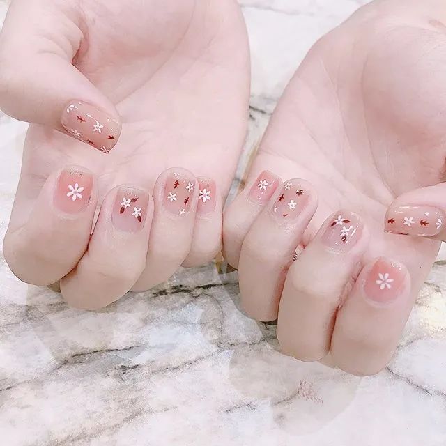 超火的春夏花花美甲，既仙又美