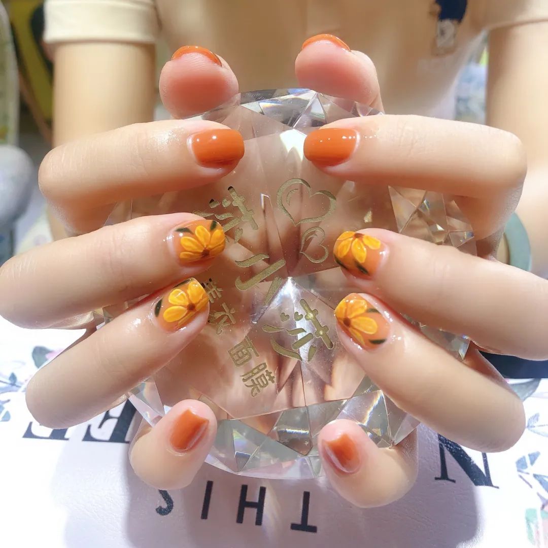 超火的春夏花花美甲，既仙又美