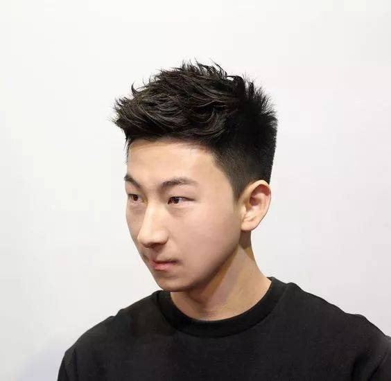 菱形臉適合什么發(fā)型，菱形臉男生適合的發(fā)型