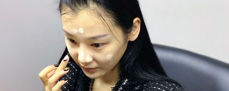 臉被曬得很紅怎么辦 護(hù)膚雷區(qū)不要再踩了