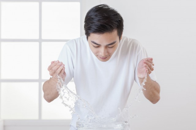青春期怎么護(hù)理皮膚，青春期男生護(hù)理皮膚的做法