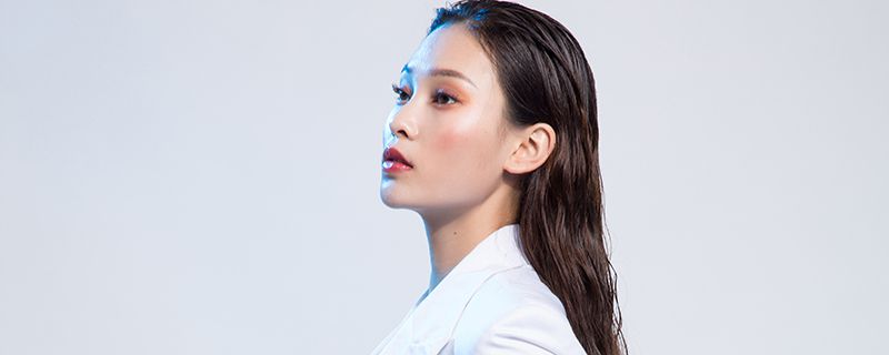 四十歲女人留哪種發(fā)型好看 側(cè)分短發(fā)減齡效果極佳