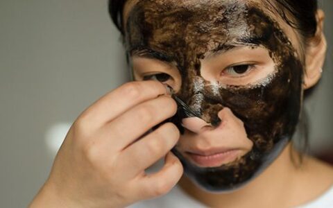 為什么要去除角質(zhì)層 不除掉會(huì)長(zhǎng)痘痘