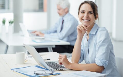 怎么和新同事相處，剛?cè)肼毜男氯巳绾闻c同事相處
