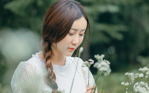 可以自己扎的簡(jiǎn)單發(fā)型 連魚骨辮都不在話下