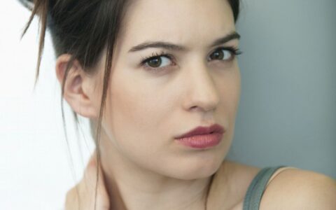 臉大的女孩怎么扎頭發(fā)好看，女生顯瘦扎發(fā)