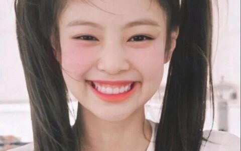 圓臉適合穿什么風(fēng)格的衣服 圓臉女孩也能甜酷