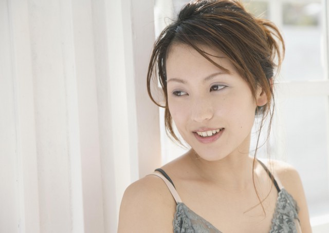 方臉女生頭發(fā)怎么扎好看又簡(jiǎn)單，適合方臉女生的好看扎發(fā)分享