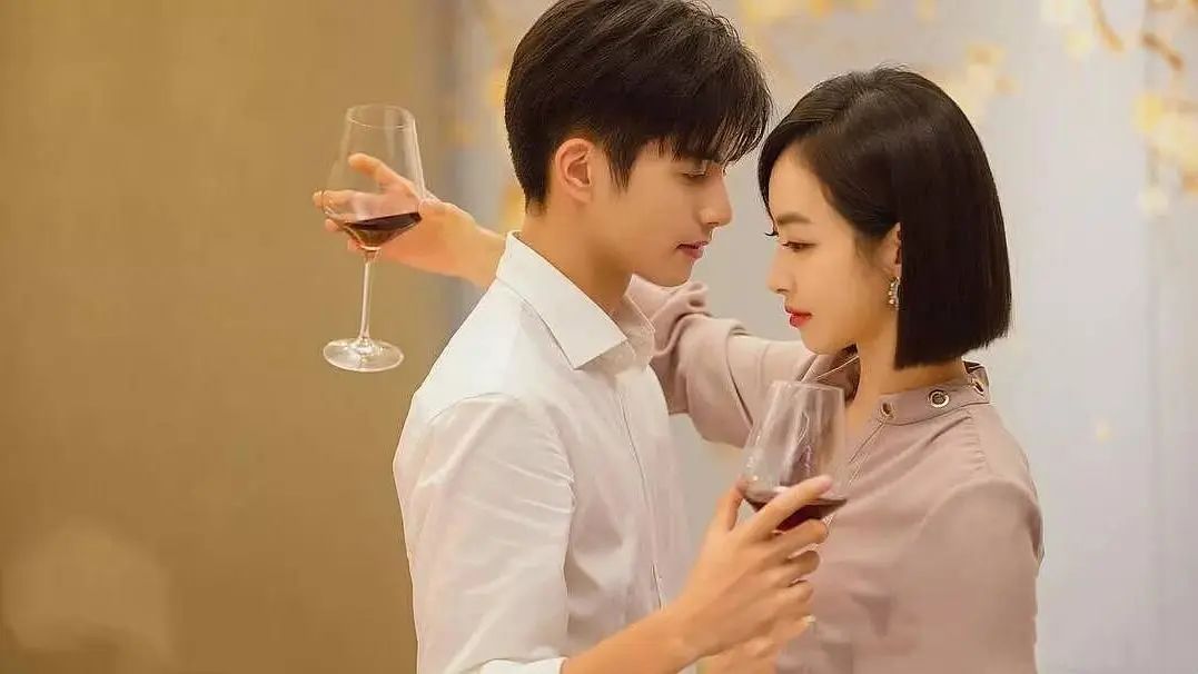 年下弟弟最?lèi)?ài)的姐姐風(fēng)美甲來(lái)了！