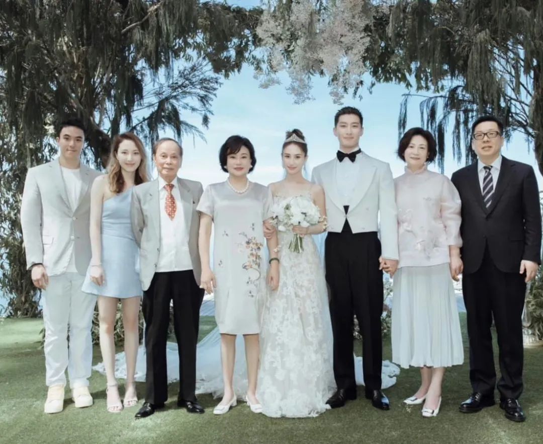 非常有質(zhì)感的新婚美甲，最近要結(jié)婚的準(zhǔn)新娘們看過(guò)來(lái)