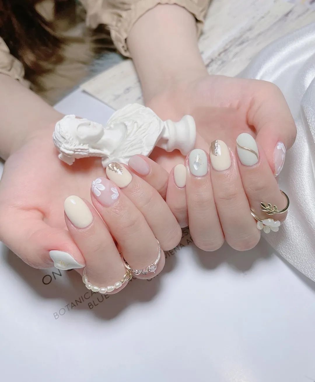 非常有質(zhì)感的新婚美甲，最近要結(jié)婚的準(zhǔn)新娘們看過(guò)來(lái)