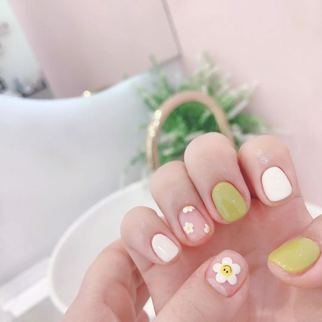 春夏氛圍感超強(qiáng)的綠色系美甲，清新又顯白